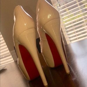 Christian Louboutin Peep toe Pumps/Heels